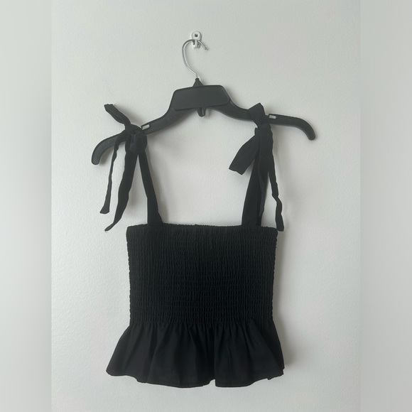Tops - Cute black crop top size medium